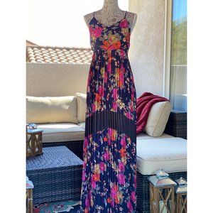 LUCCA PLEADED MAXI NWT LARGE